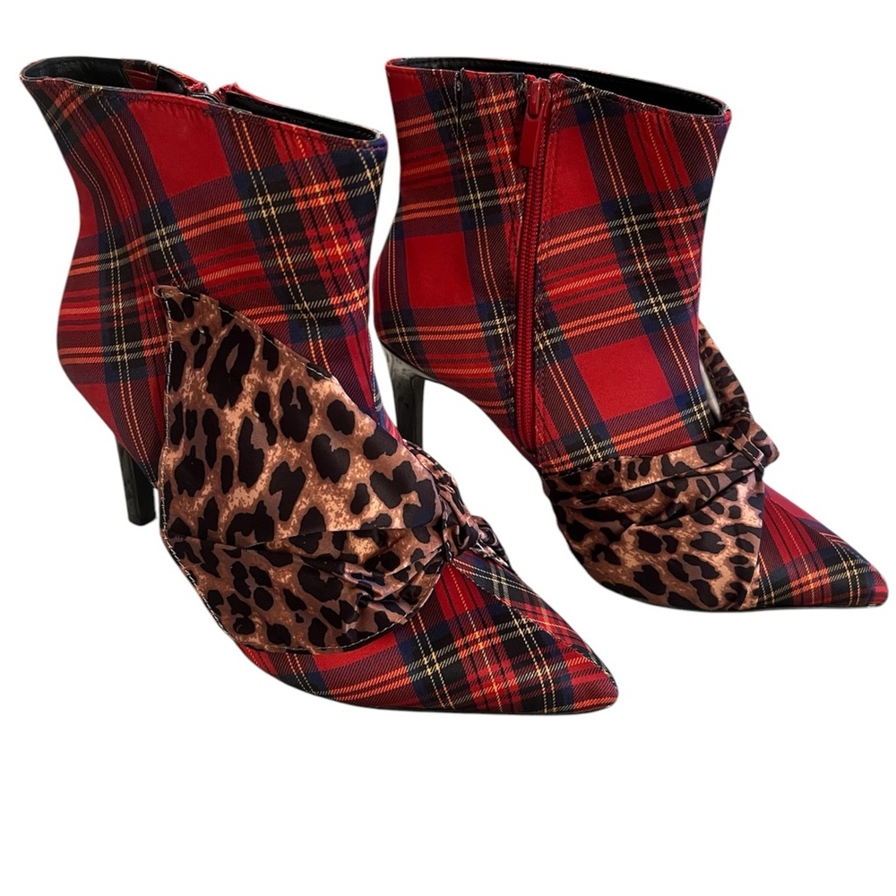 Torrid Betsey Johnson pointed booties. Size 9 Wide